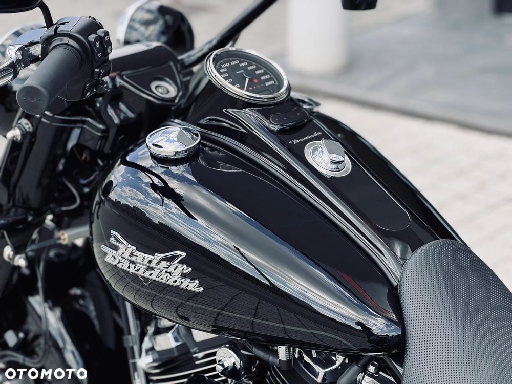 Harley-Davidson Trike Freewheeler - 21