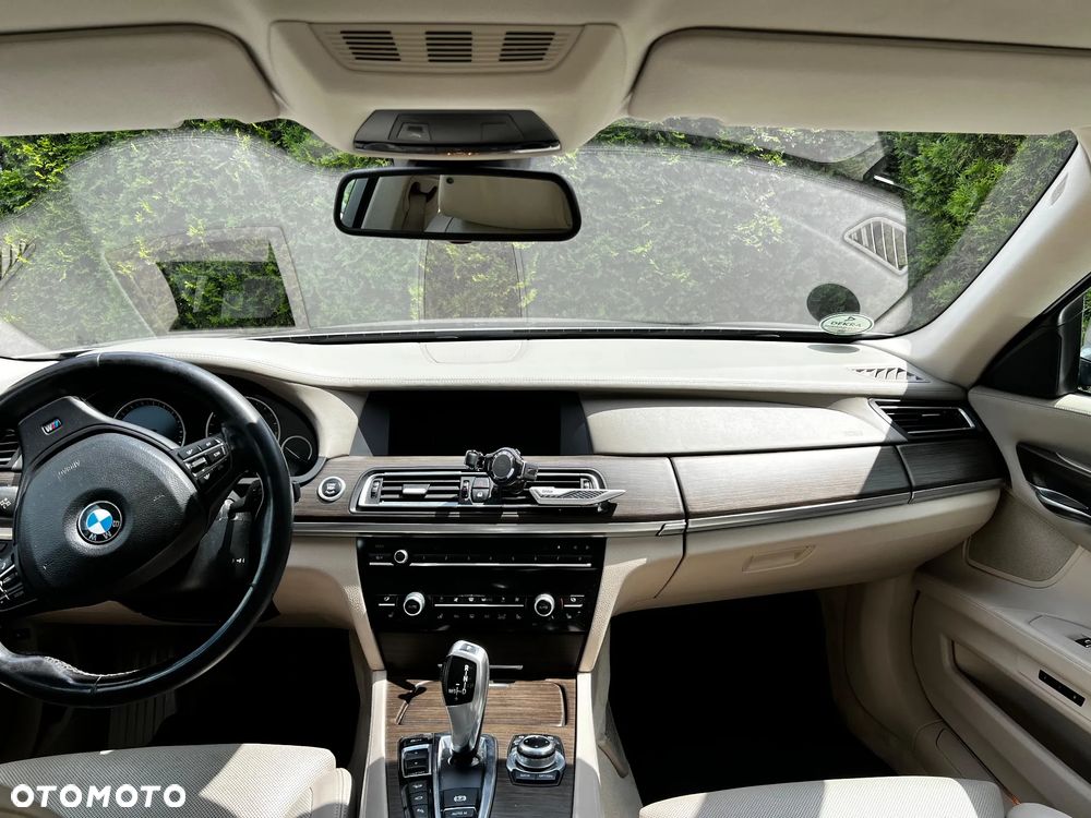 BMW Seria 7 750i L xDrive - 8