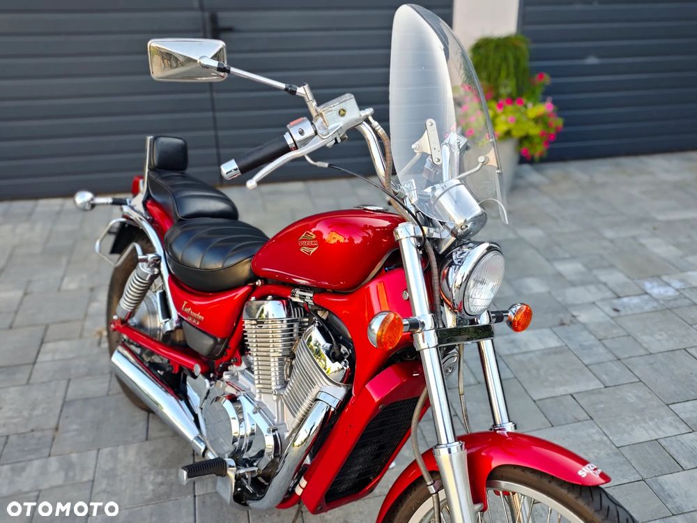 Suzuki Intruder - 31