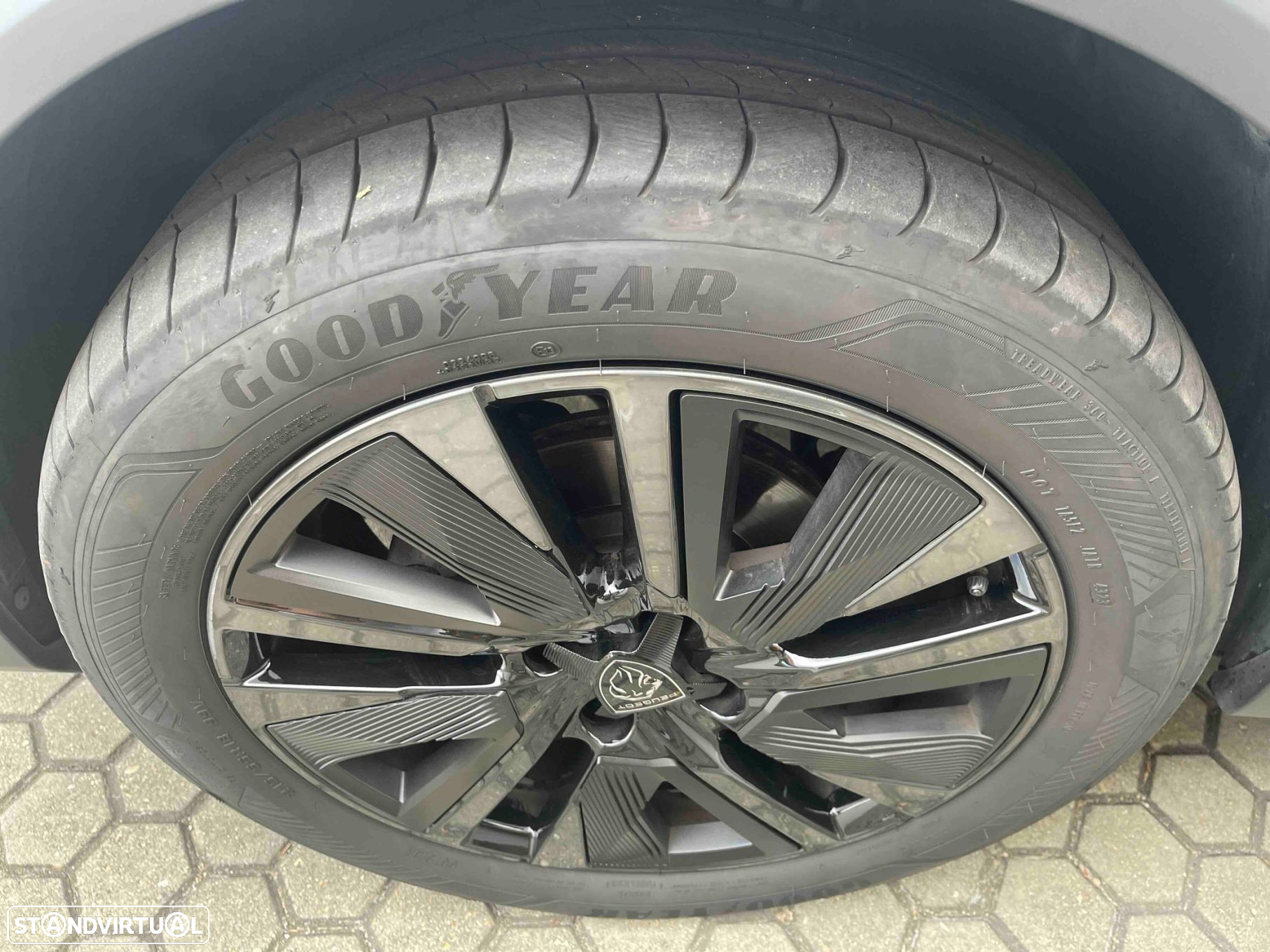 Peugeot 2008 1.2 PureTech GT EAT8 - 11