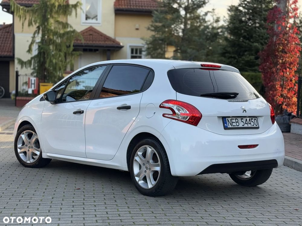 Peugeot 208 - 25