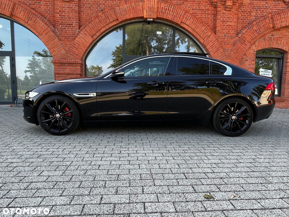 Jaguar XE 25t Prestige - 9