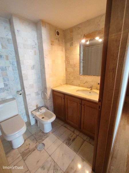 Espaçoso apartamento de 4 quartos - Coimbra - Grande imagem: 4/12