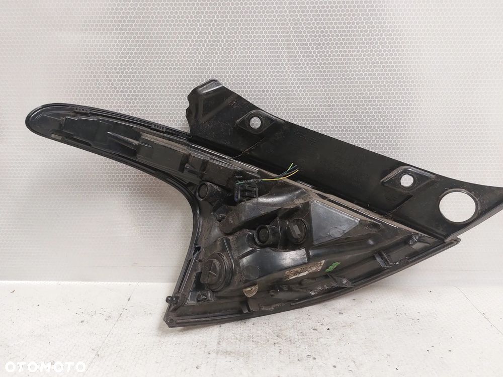 .  LAMPA TYL TYLNA PRAWA LANCIA YPSILON 3 - 5