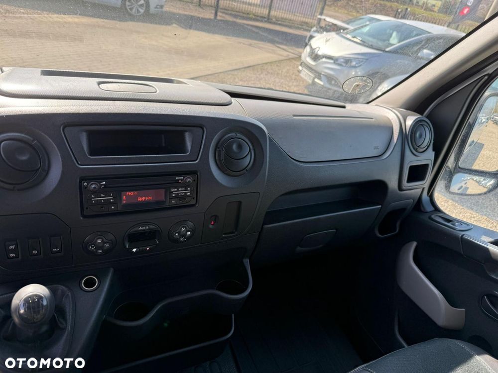 Nissan NV40 - 12