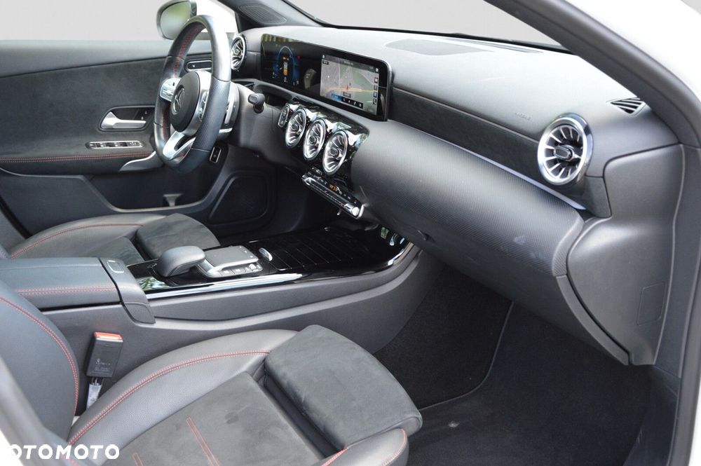 Mercedes-Benz Klasa A 180 AMG Line 7G-DCT - 23