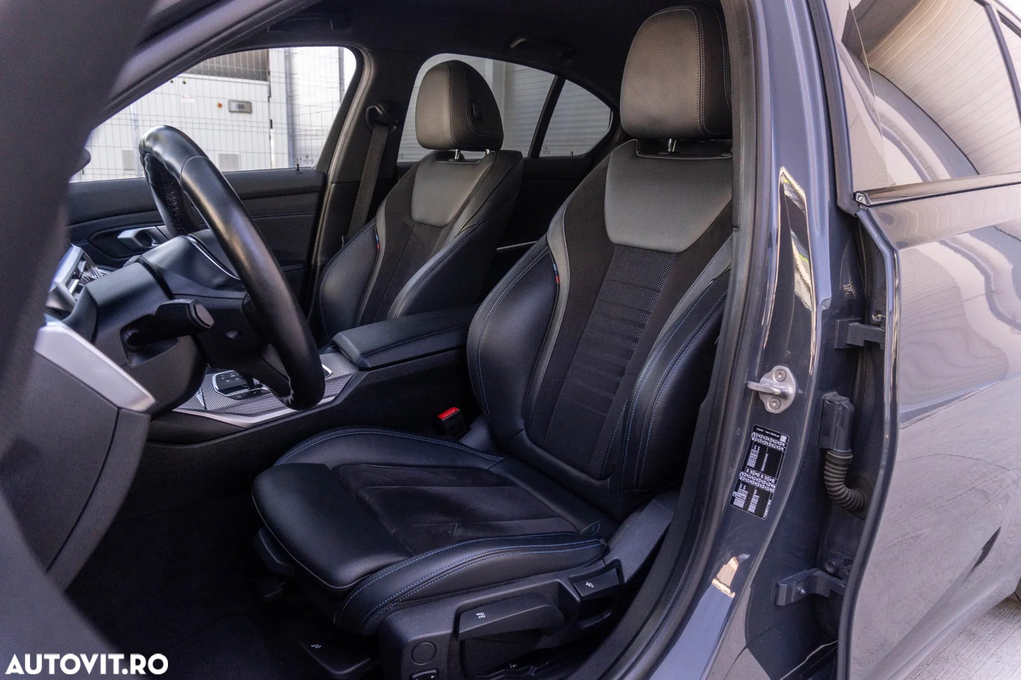 BMW Seria 3 320d Aut. M Sport - 26