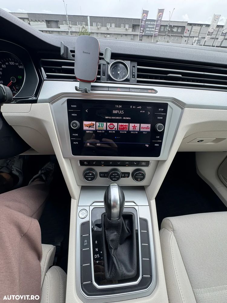 Volkswagen Passat - 12