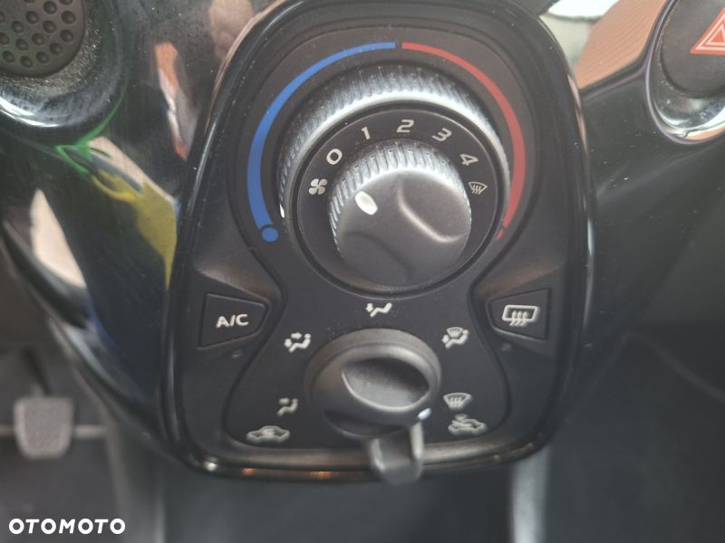 Peugeot 108 VTI 72 Top Style - 23