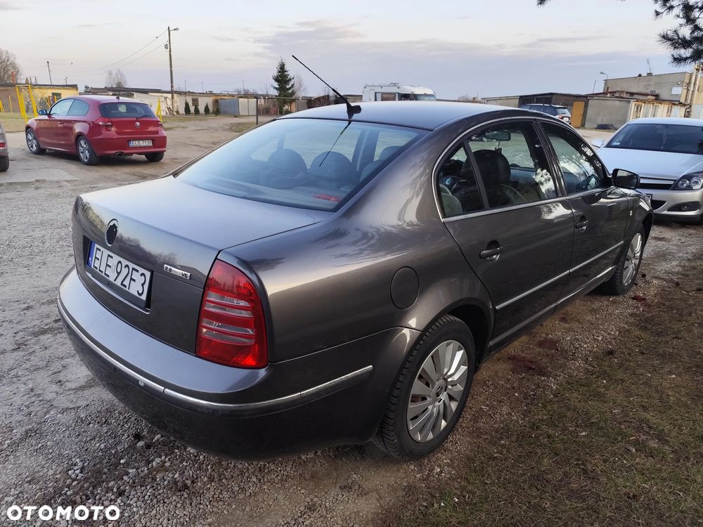 Skoda Superb 2.8 V6 Platinum - 16