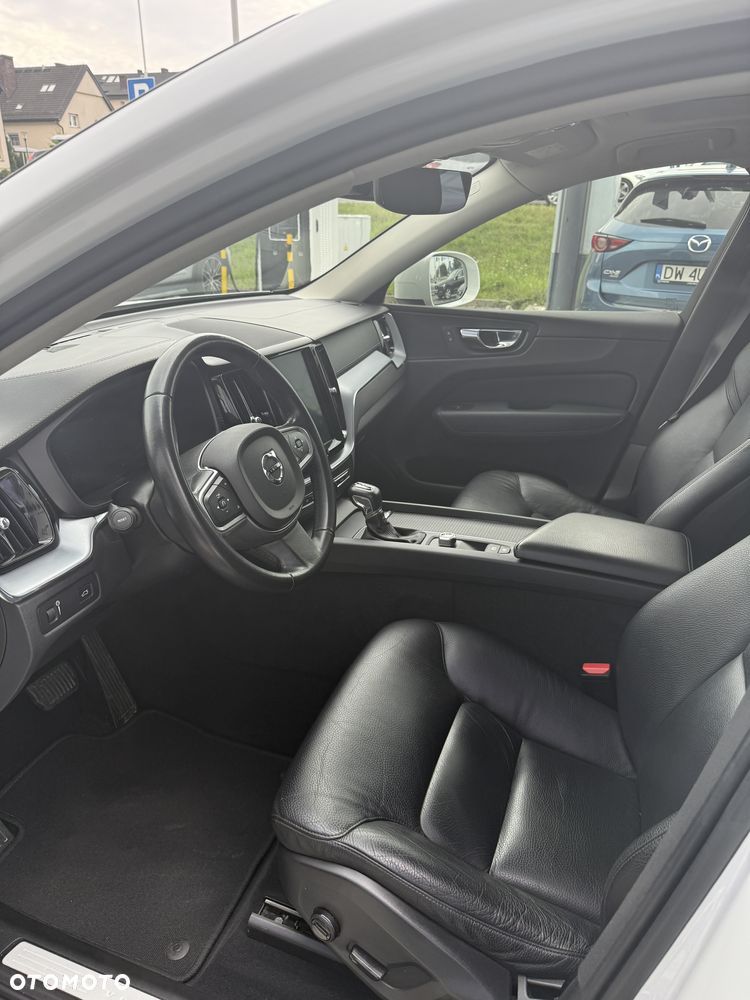 Volvo XC 60 T5 AWD Momentum Pro - 9