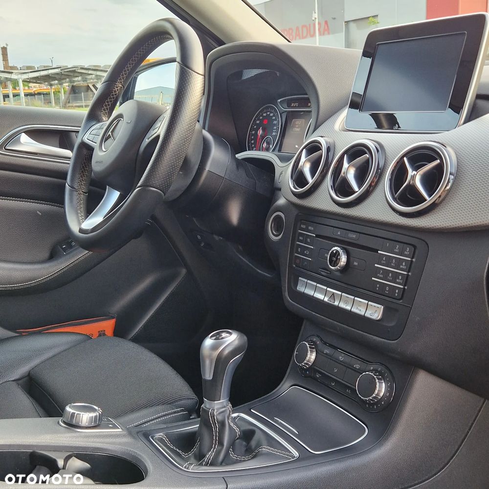 Mercedes-Benz Klasa B 180 UrbanStyle Edition - 20