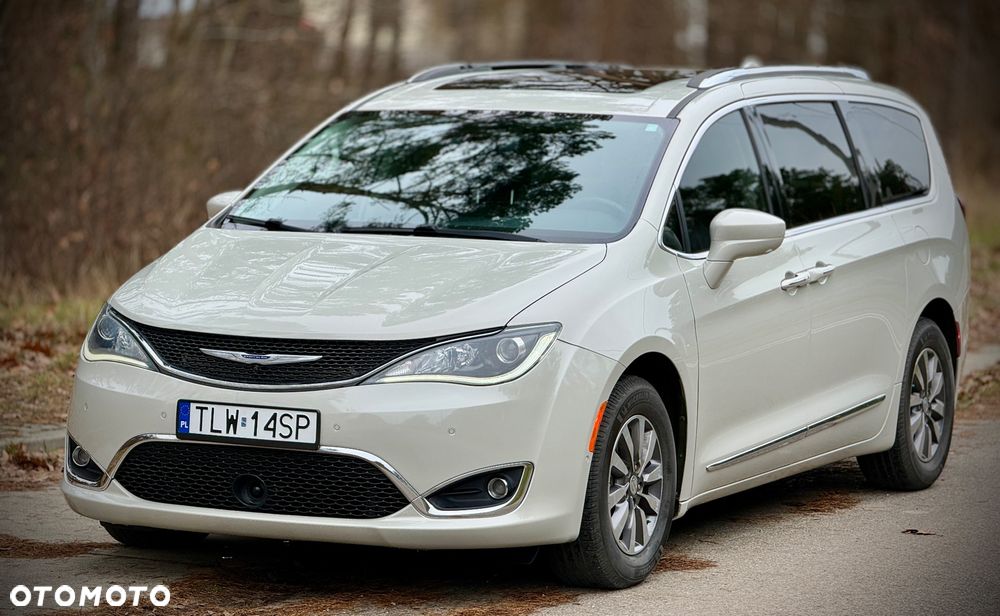 Chrysler Pacifica - 12