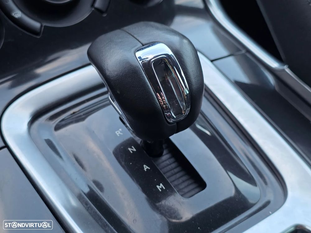 Peugeot 3008 2.0 HDi Hybrid4 - 32