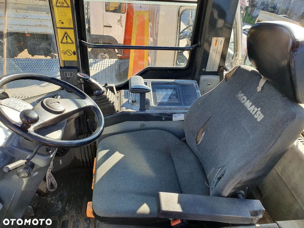 Komatsu WA 320-3H - 11