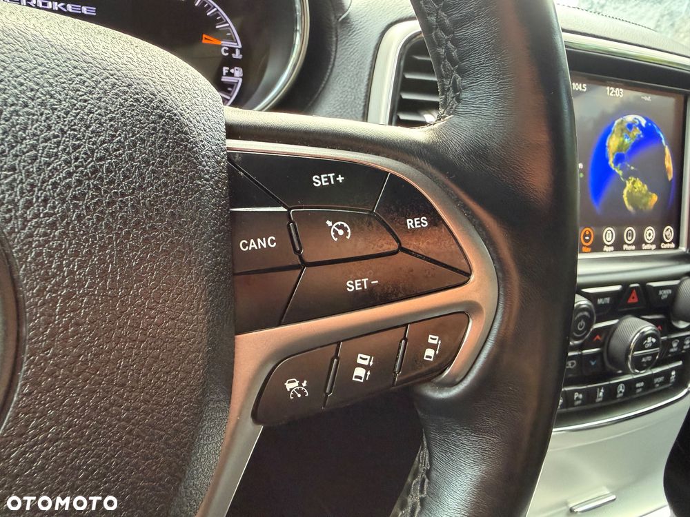 Jeep Grand Cherokee - 38