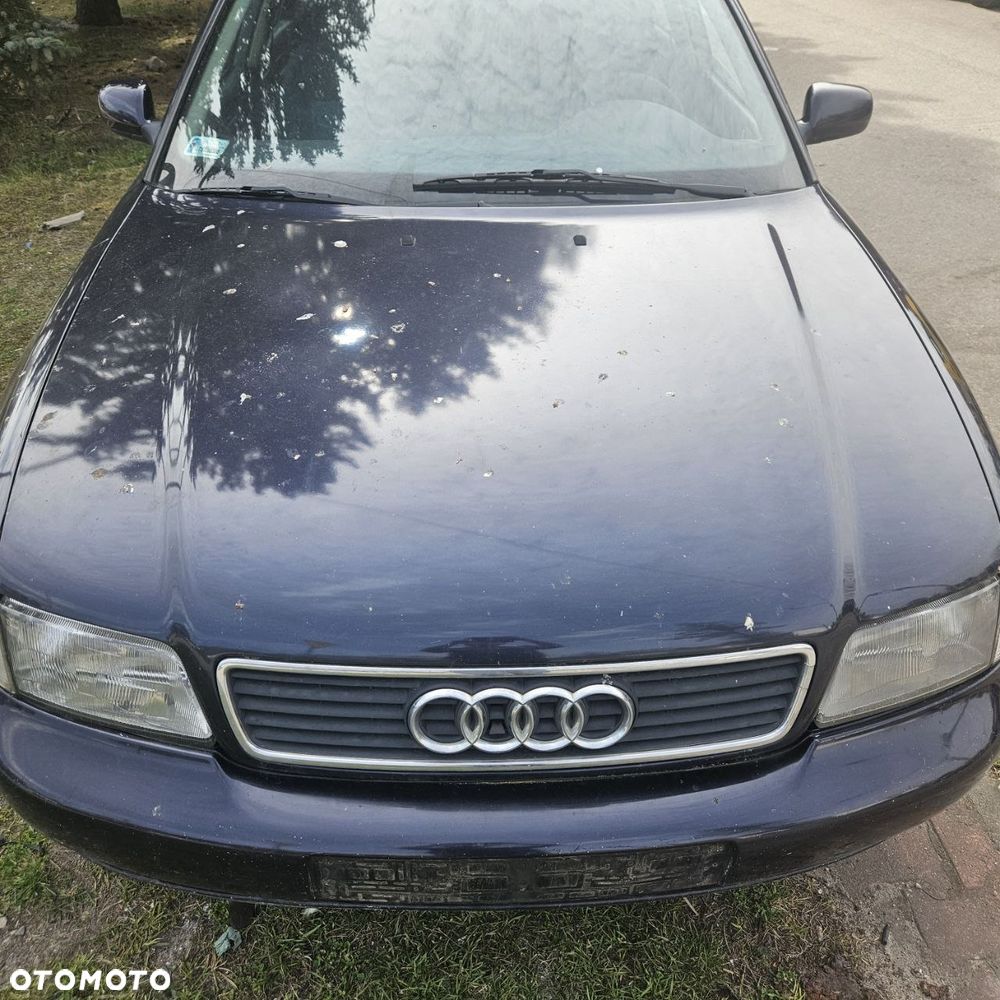 Maska / Klapa silnika / AUDI A4B5,(sedan) kod lak: LZ5L - 1