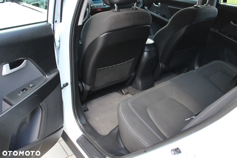 Kia Sportage 2.0 L - 25