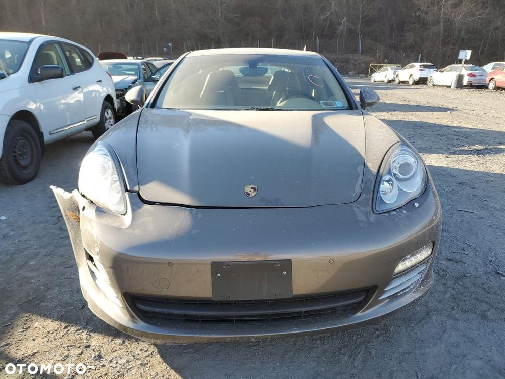 Porsche Panamera 4 - 11