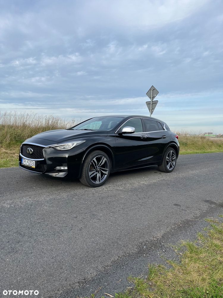 Infiniti Q30 1.6t DCT Sport City Black - 19