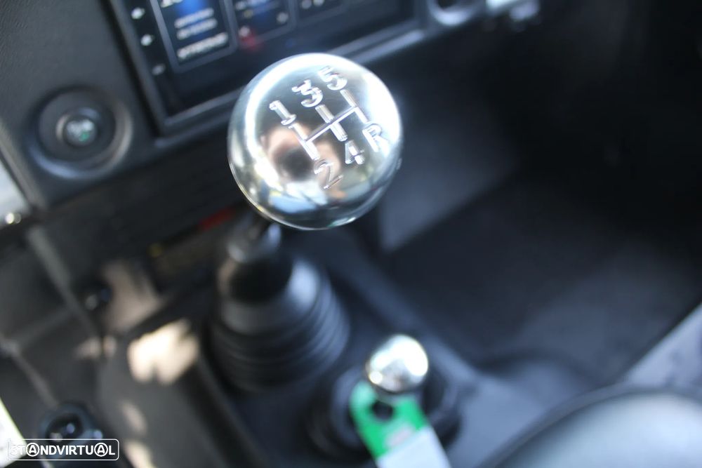 Land Rover Defender 90 2.5 TD5 Metal Top - 25