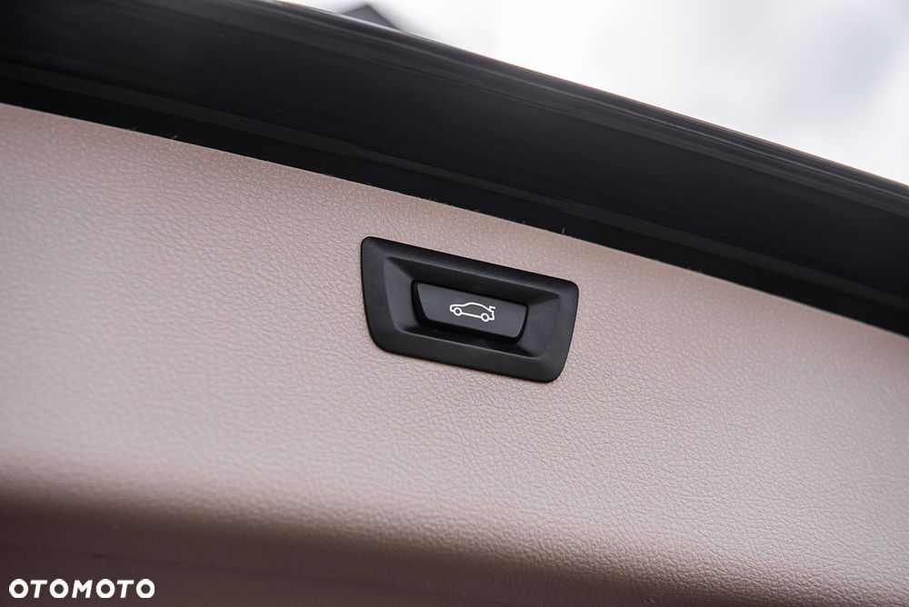 BMW Seria 3 320i Edition Luxury Line Purity - 31