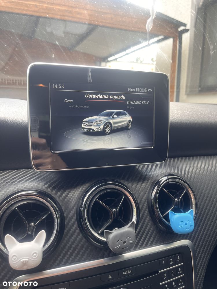 Mercedes-Benz GLA - 11