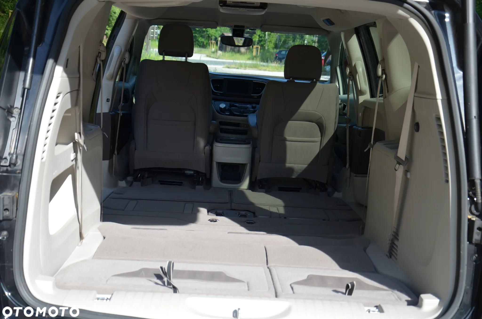 Chrysler Pacifica - 24