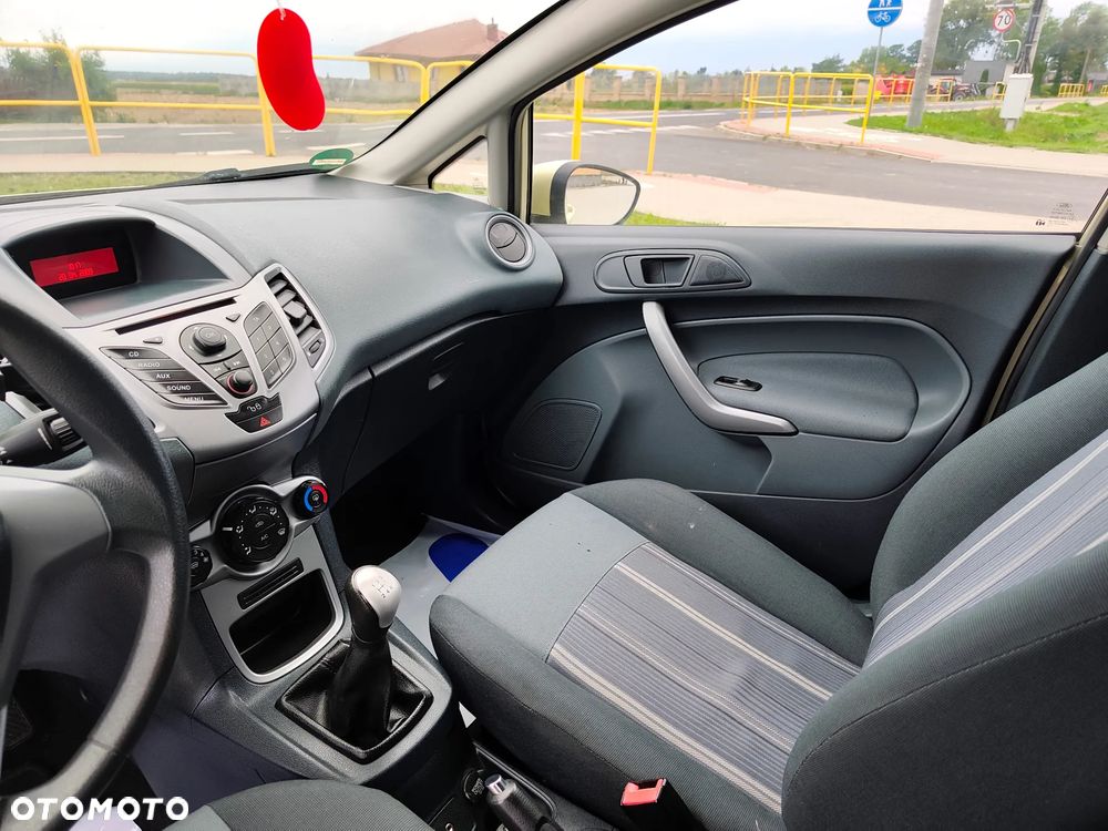 Ford Fiesta 1.25 Ambiente - 29