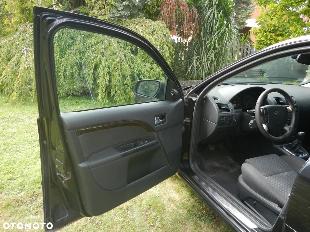 Ford Mondeo 2.0 Ghia - 14