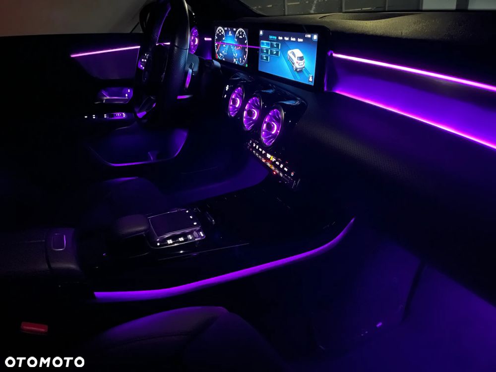 Mercedes-Benz Klasa A 180 AMG Line 7G-DCT - 40