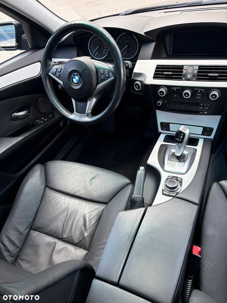BMW Seria 5 550i - 29