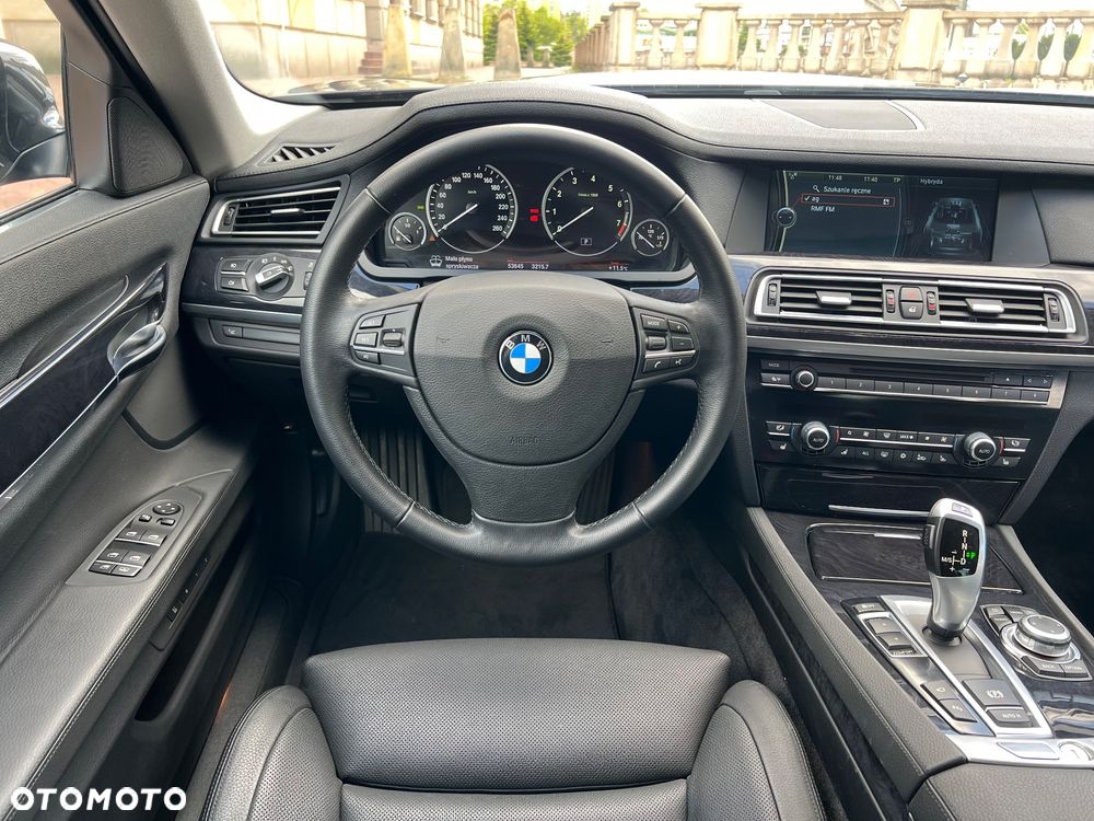 BMW Seria 7 - 32