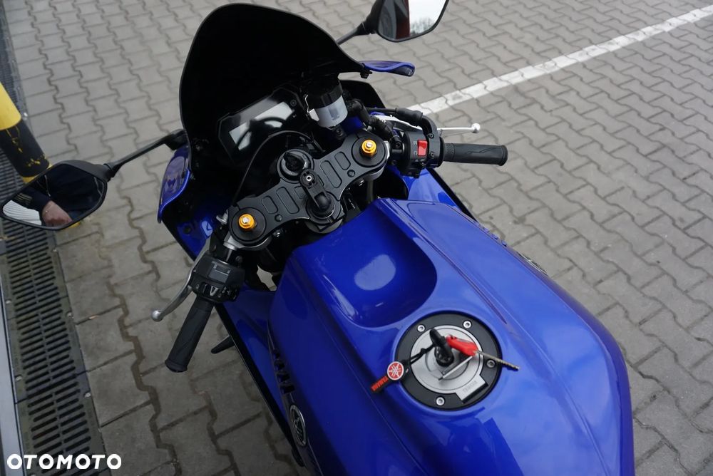 Yamaha YZF - 8