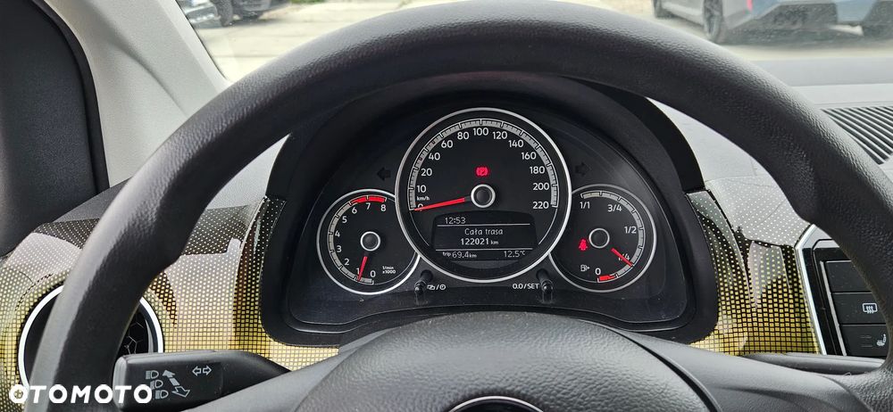 Volkswagen up! 1.0 Beats - 17