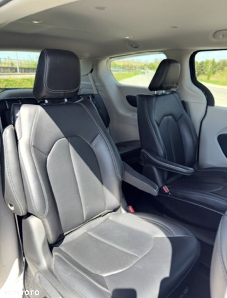 Chrysler Pacifica - 6