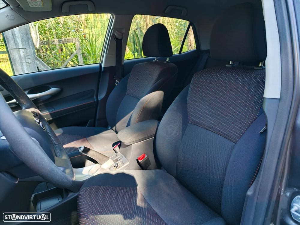 Toyota Auris 1.4 D-4D - 5