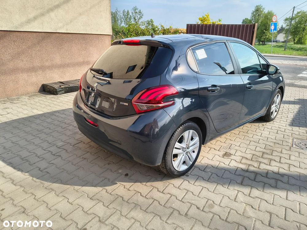 Peugeot 208 - 6