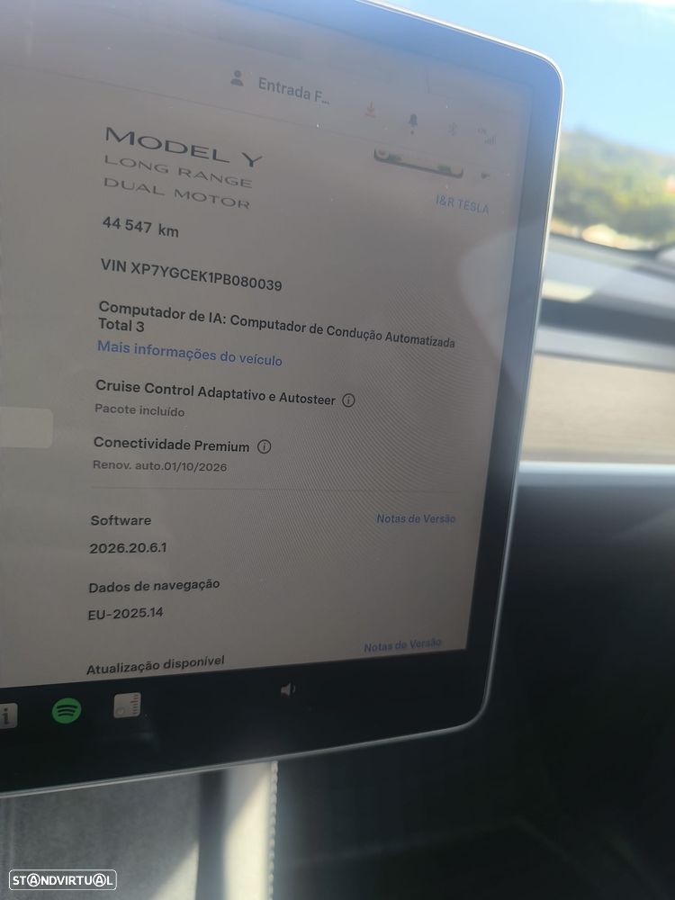 Tesla Model Y - 11