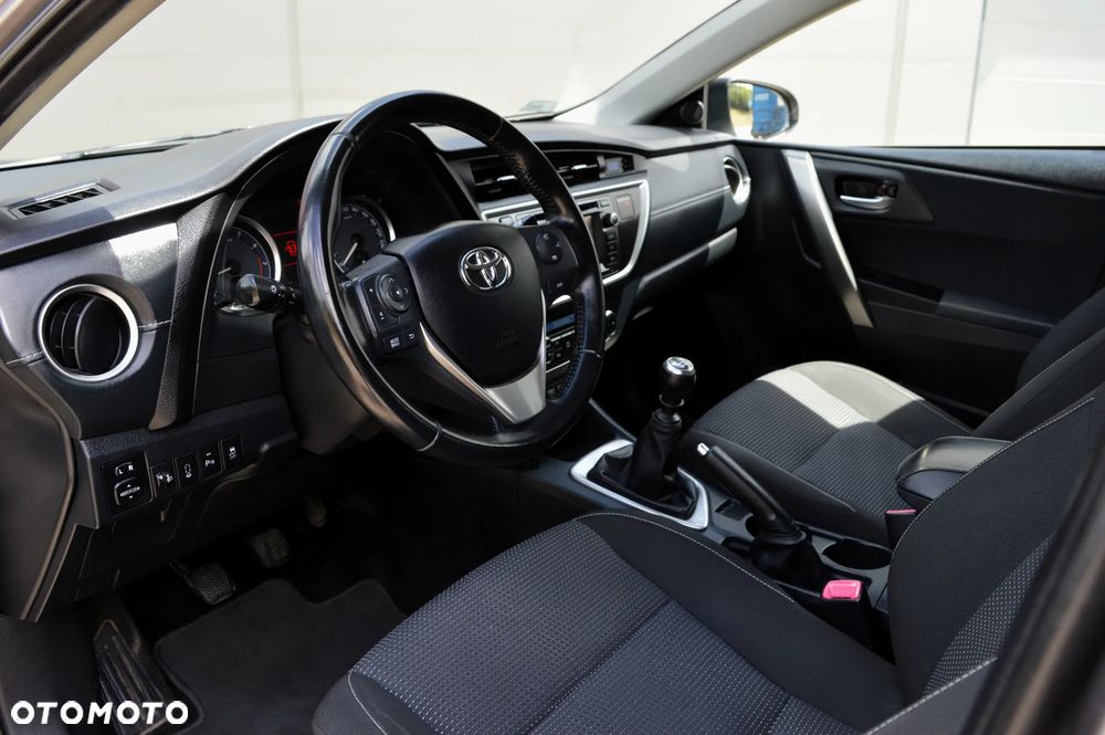 Toyota Auris 1.6 Premium + - 5