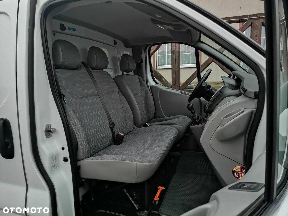 Renault Trafic 2.0dCi - 12