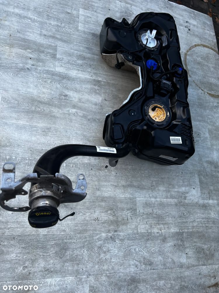 ZBIORNIK BAK PALIWA POMPY VW VOLKSWAGEN TIGUAN 5N AUDI Q3 2.0 TDI 5N0201085 KOMPLETNY - 2