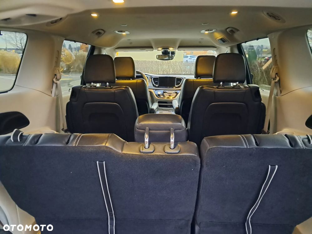 Chrysler Pacifica - 29