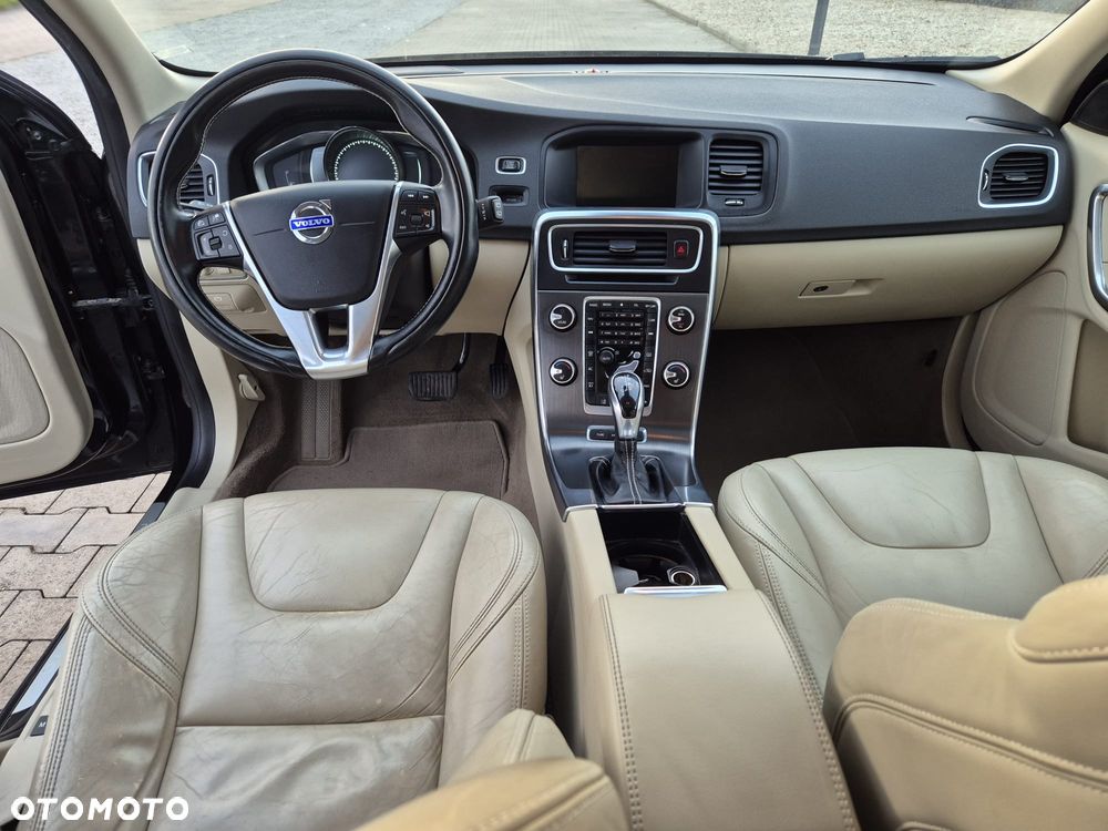 Volvo V60 D6 AWD Plug-in Hybrid Summum - 12