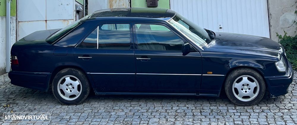 Mercedes-Benz 200 D - 1