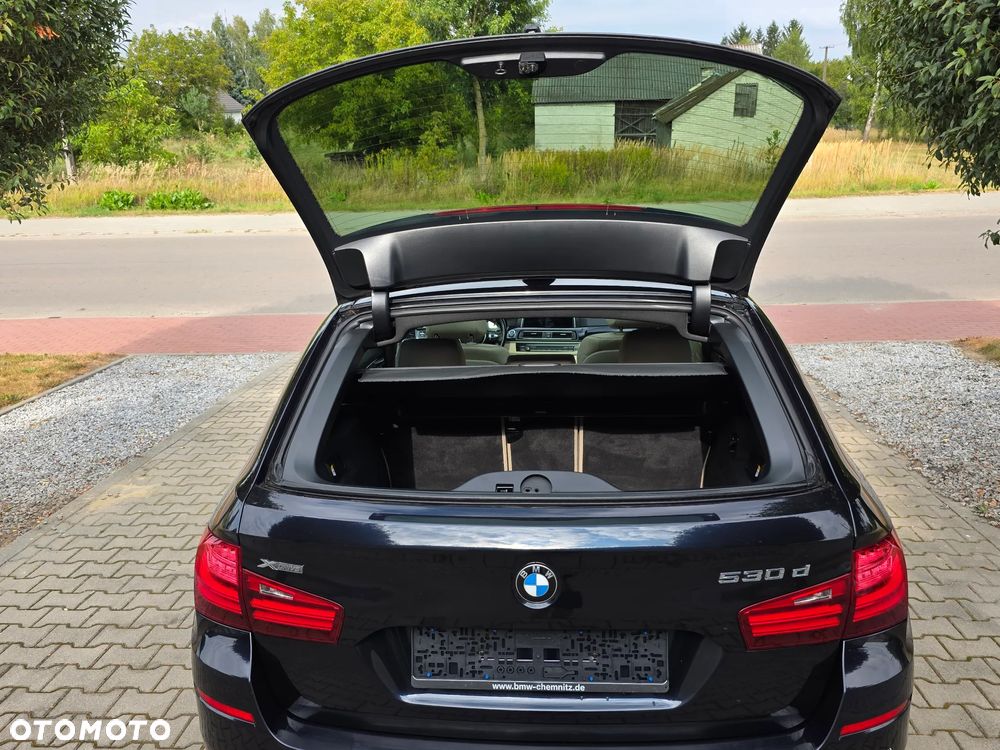 BMW Seria 5 530d xDrive Touring - 14