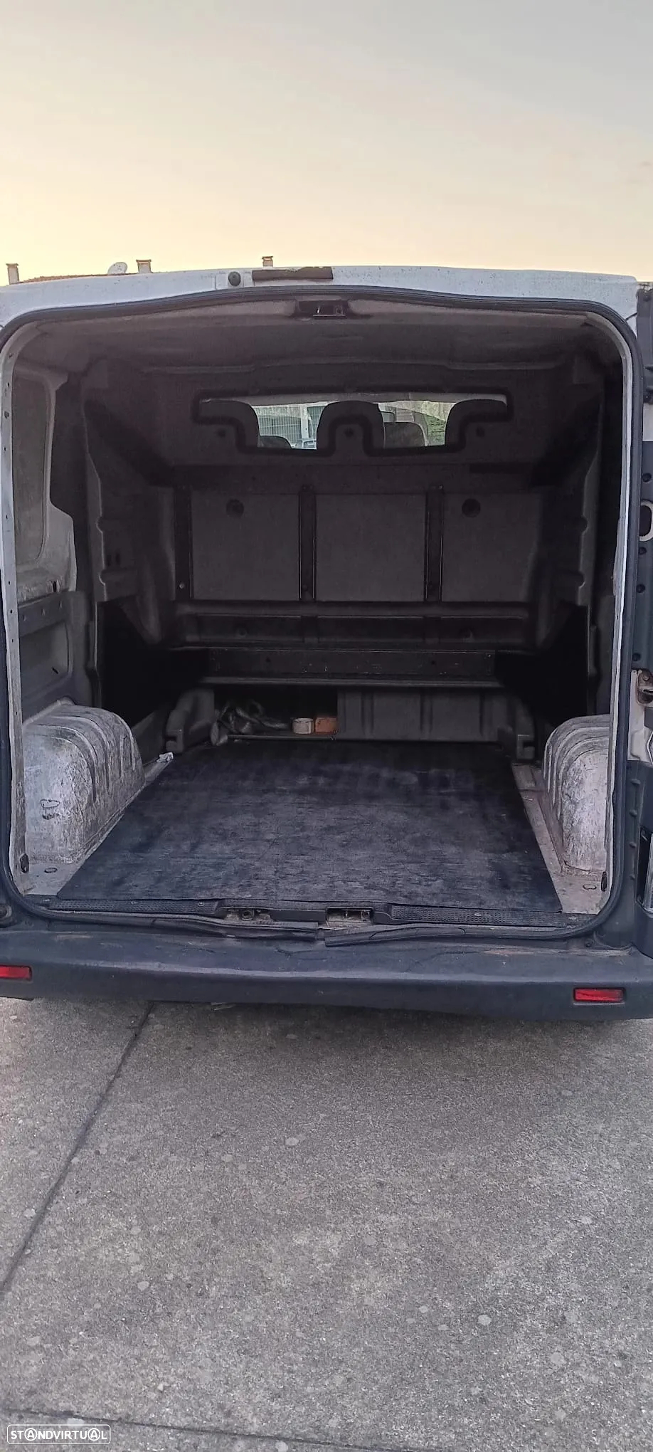 Renault TRAFIC 1.9 DCi 6 Lug + AC - 12