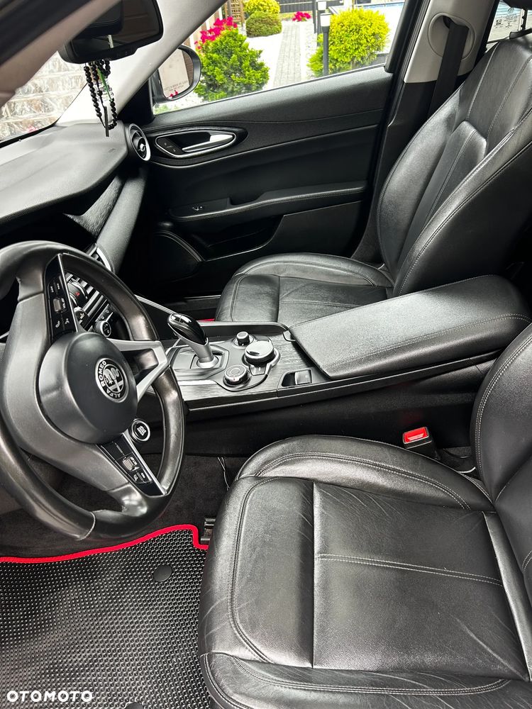 Alfa Romeo Giulia 2.0 Turbo 16V AT8-Q4 Ti - 7