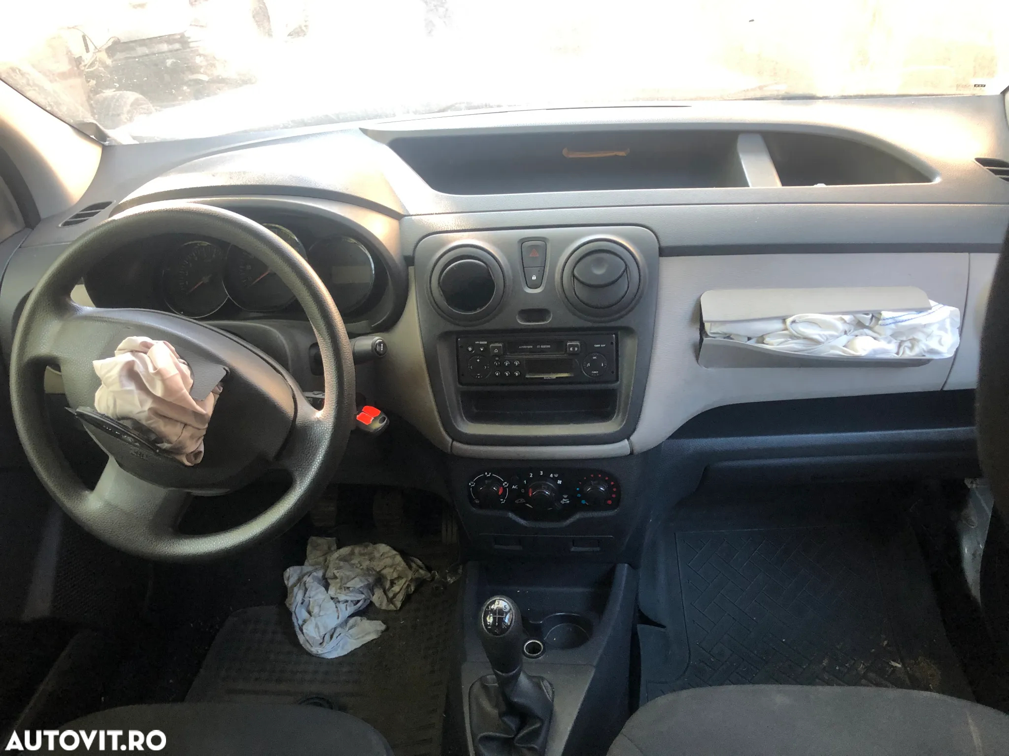 Dezmembrez Dacia Dokker alb 2014 1,5 diesel - 4