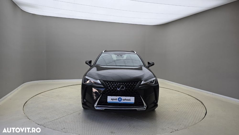 Lexus UX - 4